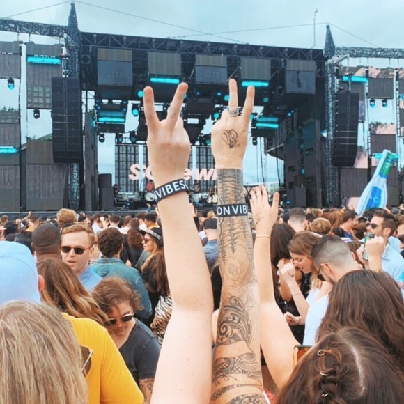 NEW Vibes on Vibes black white Silicon Wristband - Picture 11 of 11